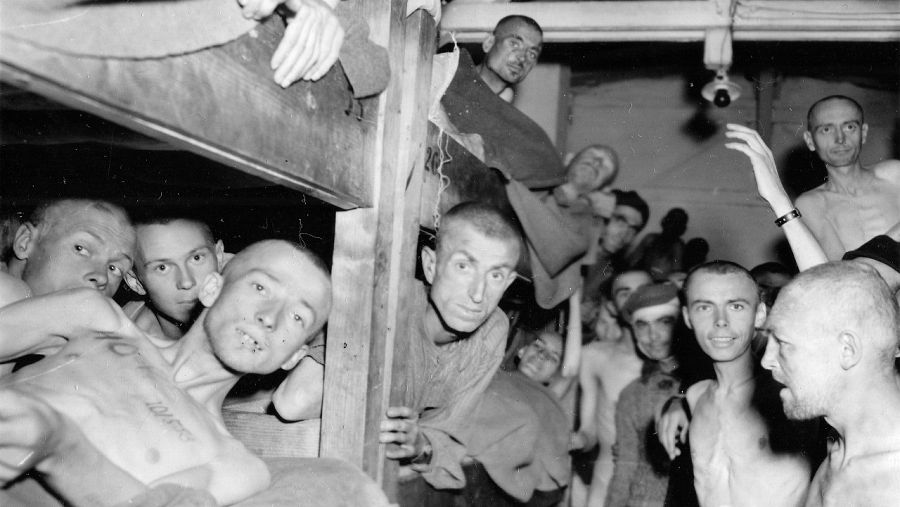 Prisioneros en un barracón de Mauthausen