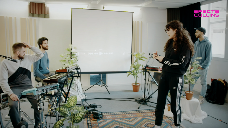 Queralt Lahoz a un assaig amb la seva banda