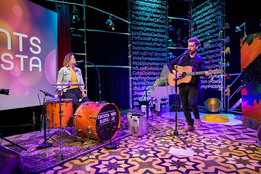 el grup gallec Escuchando elefantes al plató del programa