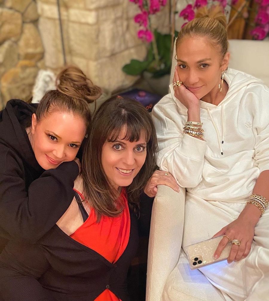 Jennifer López se reúne con sus amigas