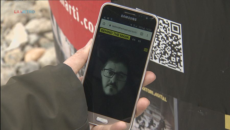 Capturant el codi QR podem obrir la web amb el sanitari sense mascareta