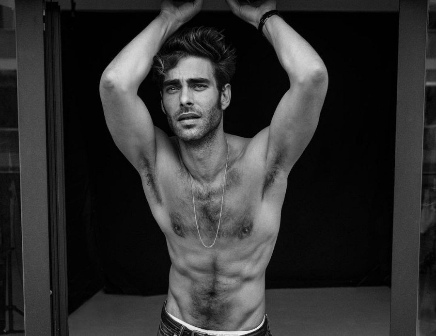 Jon Kortajarena posando