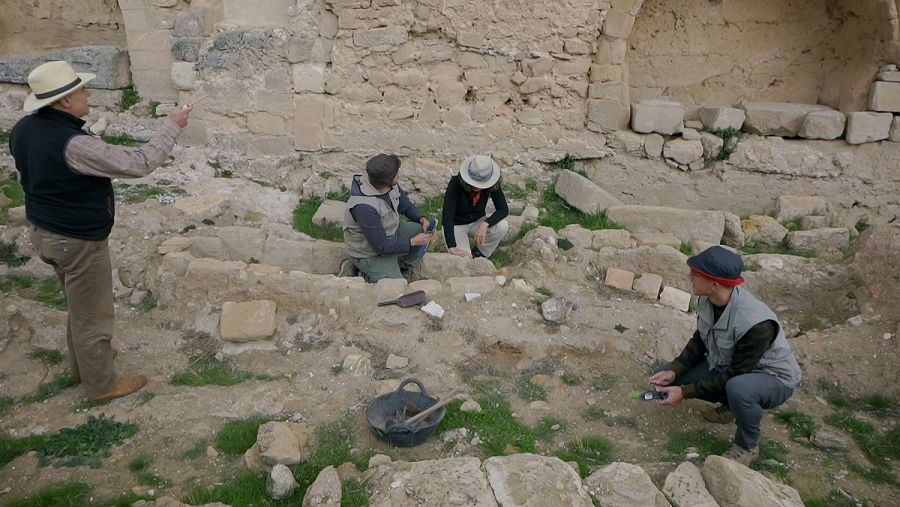 Excavaciones en el castillo de Zorita de los Canes