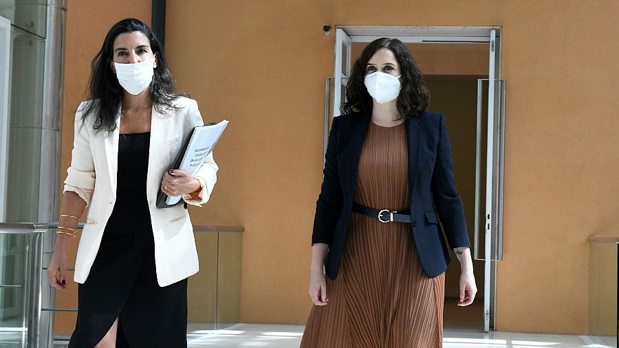 Rocío Monasterio (i) e Isabel Díaz Ayuso en una imagen de archivo