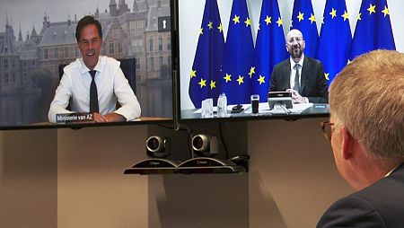 El primer ministro de los Países Bajos, Mark Rutte y el presidente del Consejo Europeo, Charles Michel por videoconferencia