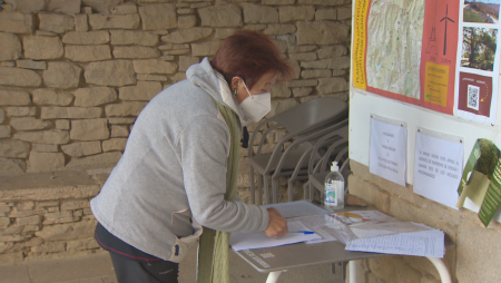 Vecinos firman contra el parque eólico