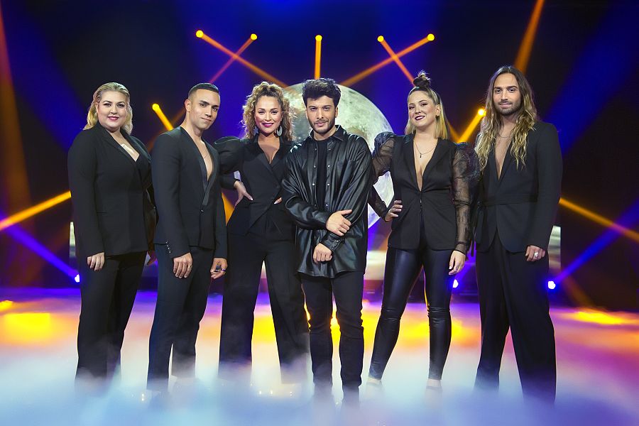 Blas Cantó con el equipo que le acompañará a Eurovisión 2021