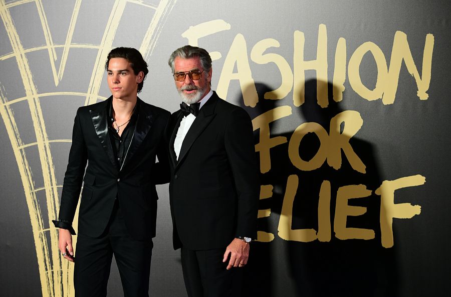 Pierce Brosnan y su hijo Paris en la London Fashion Week