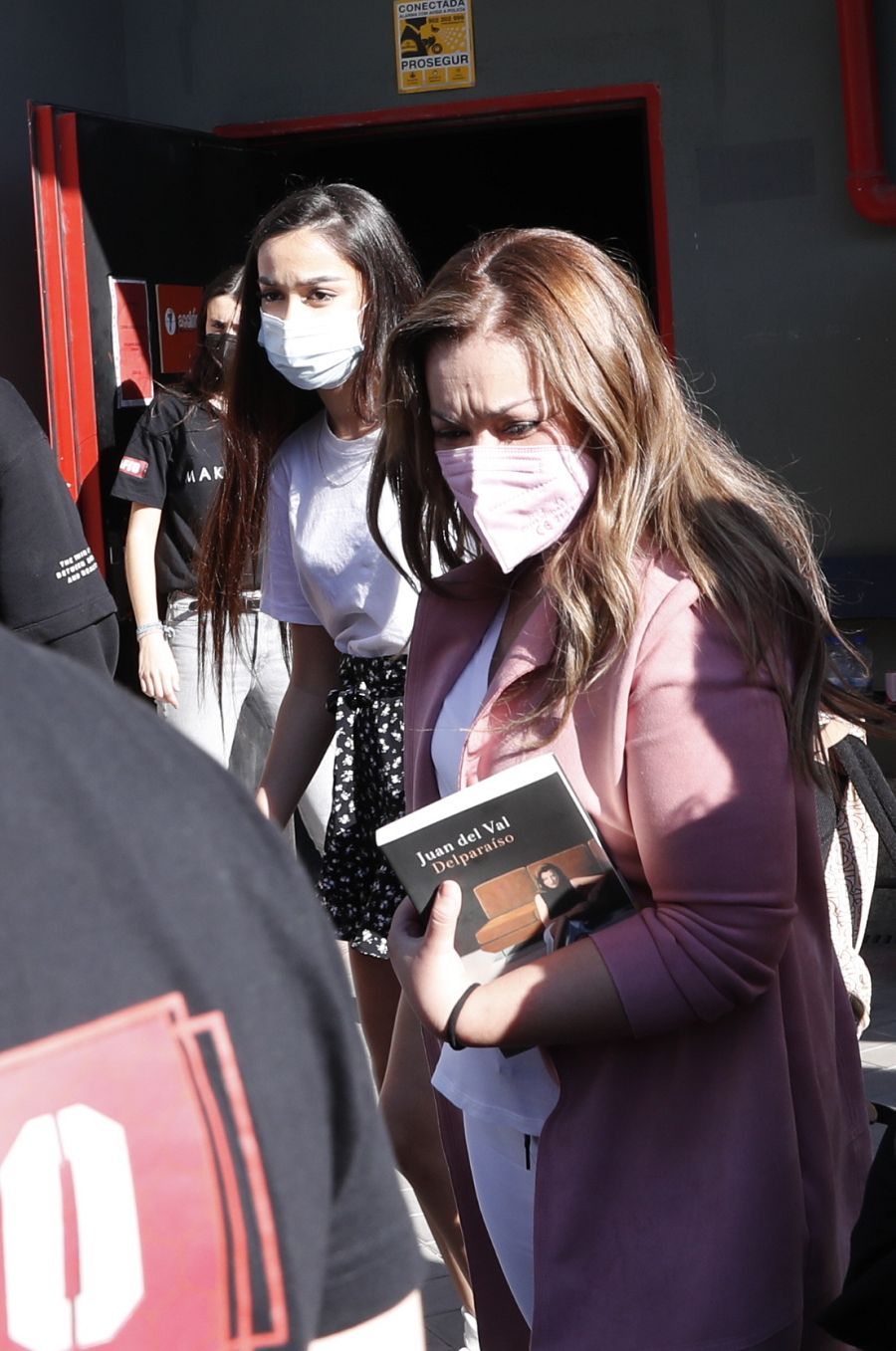 Jesulín de Ubrique y Maria José Campanario se reencuentran con Julia Janeiro en Madrid