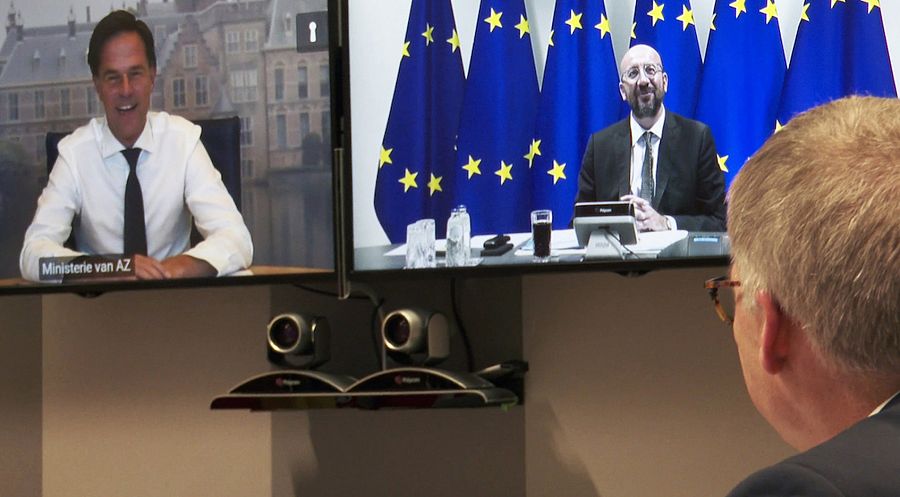 Videoconfenencia entre el ministro de Finanzas Países Bajos y el presidente del Consejo Europeo, Charles Michel