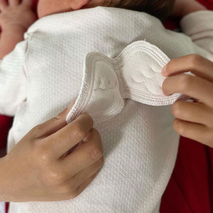 Karolina Kurkova ya es mamá y presenta a su ángel, Luna Grace