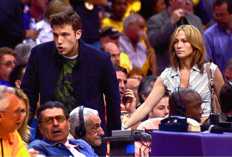 JLo y Ben Affleck durante un partido de baloncesto