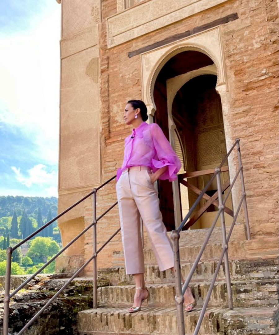 Nieves Álvarez espectacular con un diseño de Beatriz Peñalver