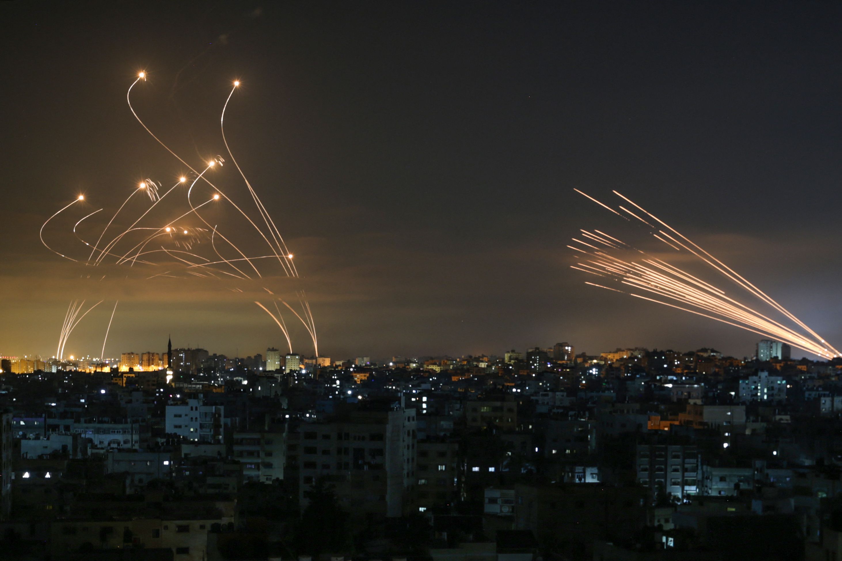 Israel y Hamás continúan bombardeos con más de 60 muertos