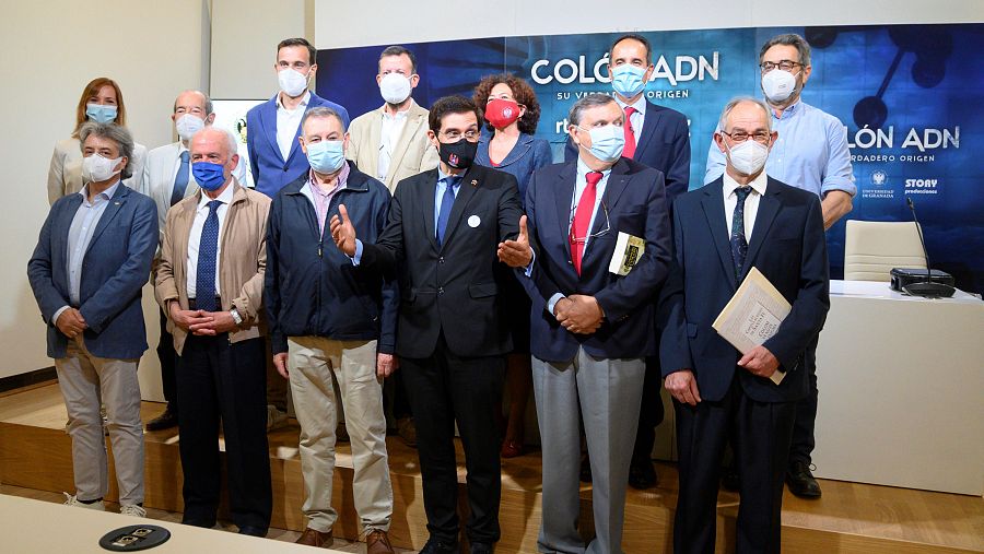 Equipo multidisciplinar implicado en el estudio del ADN de los restos de Colón.