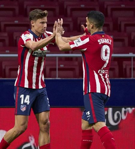 Llorente y Suárez celebran un gol ante el Athletic