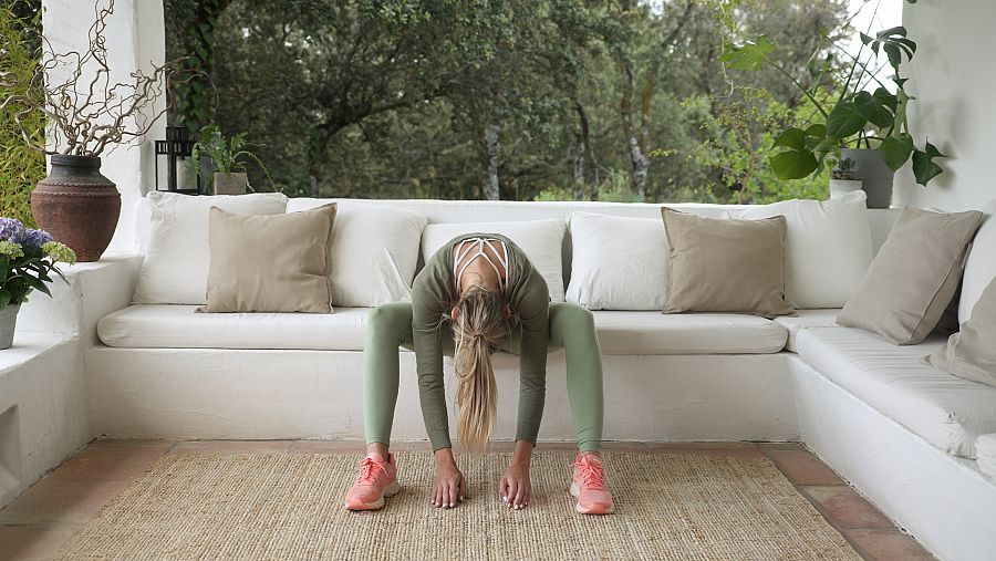 Únicas ¿ Sentirte bien con Patricia Montero: Ejercicio para sedentarios: estiramiento espalda