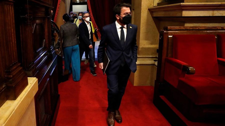 Pere Aragonès entrant a l'hemicicle del Parlament de Catalunya