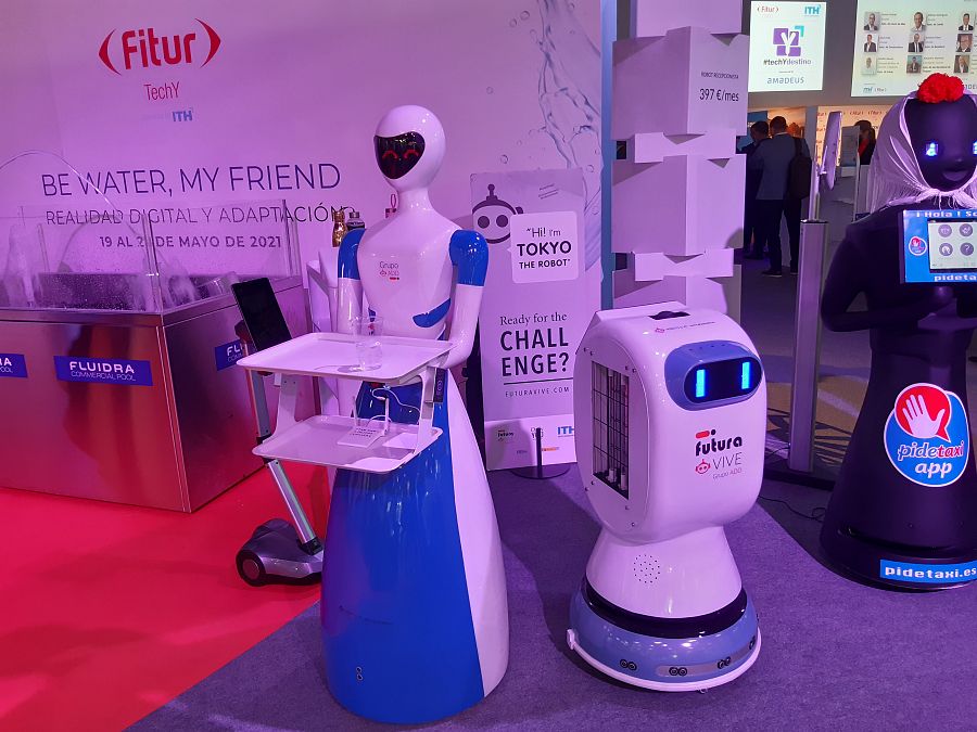 Robots camareros o purificadores del aire de la empresa Futura Vive, en Fitur