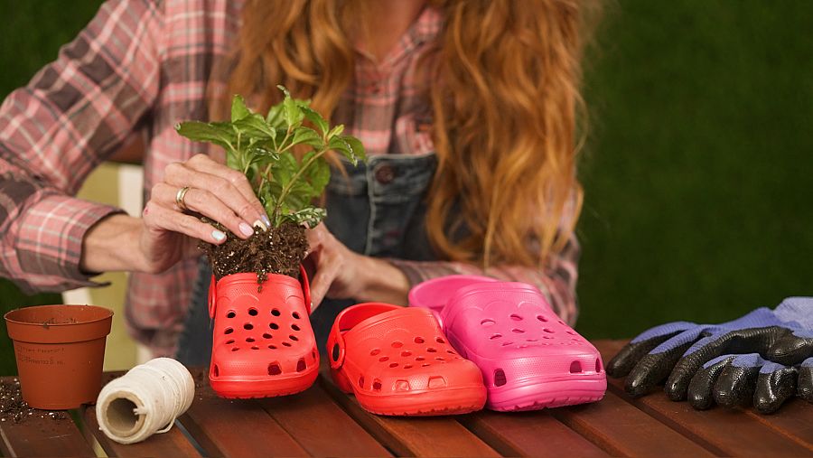 María Resuelve con María Castro: Macetas colgantes. Aprovechar zuecos pequeños