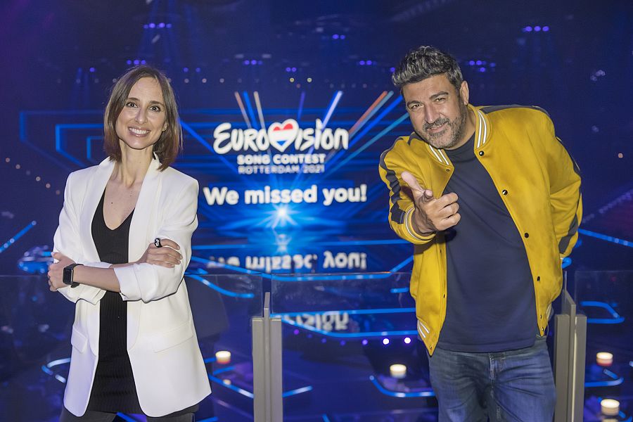 Julia Varela y Tony Aguilar, comentaristas de Eurovisión