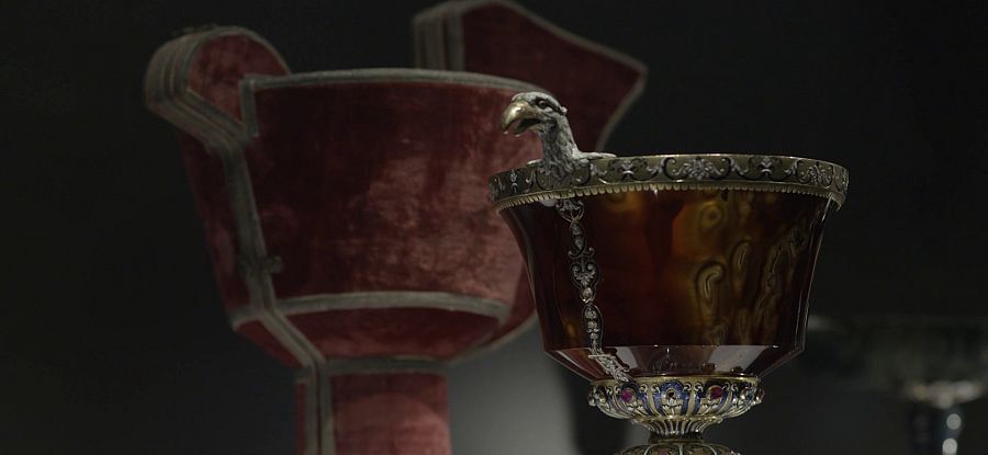 Algunas piezas del Tesoro del Delfín ser muestran junto a sus estuches, que son también delicadas obras de arte