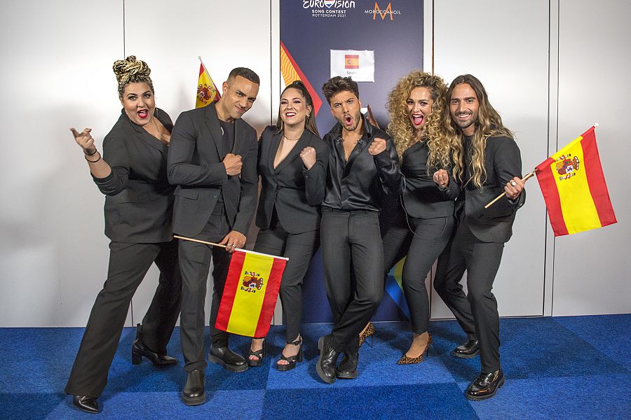 Blas Cantó con sus coristas de Eurovisión