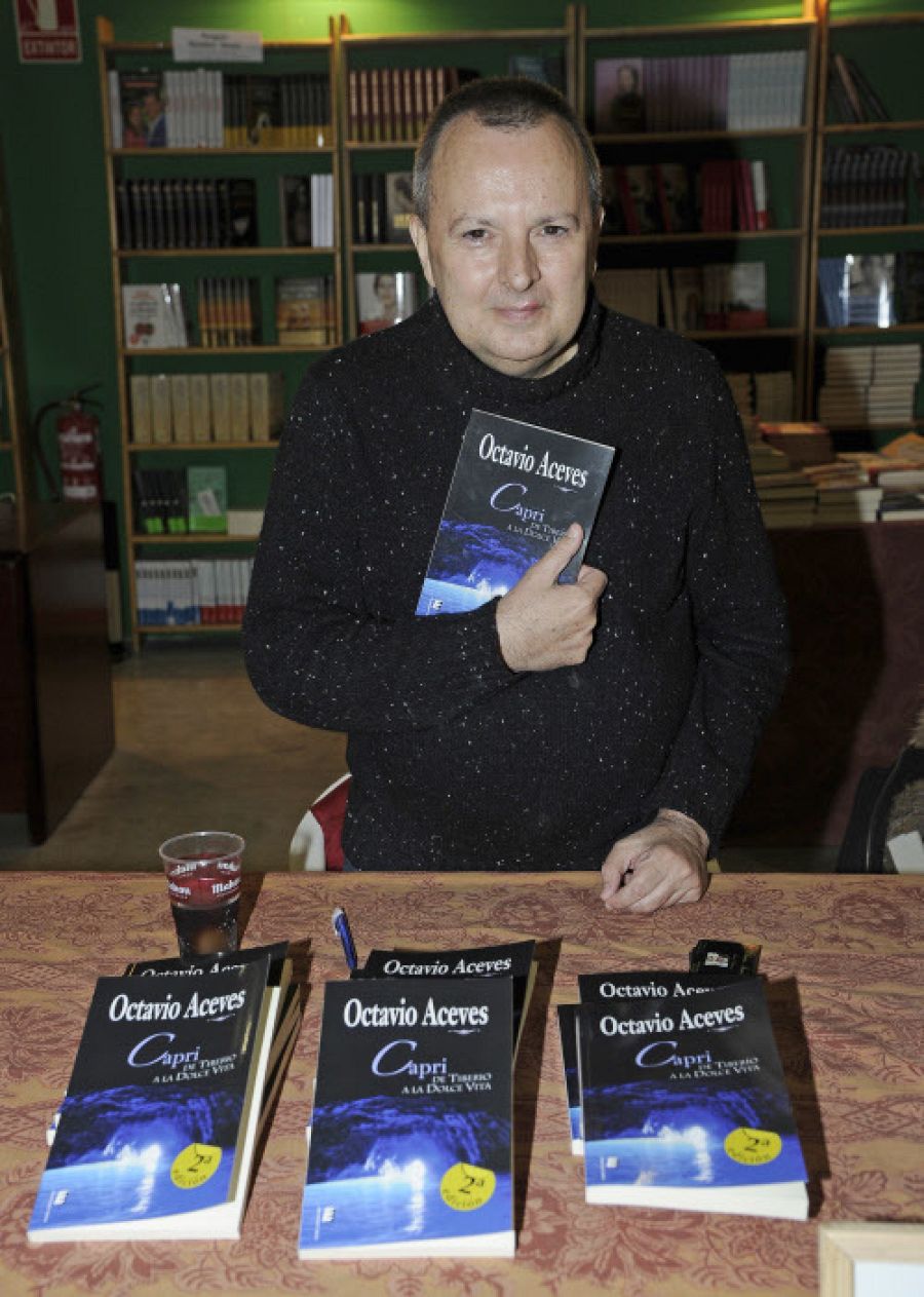 Octavio Aceves presenta su libro