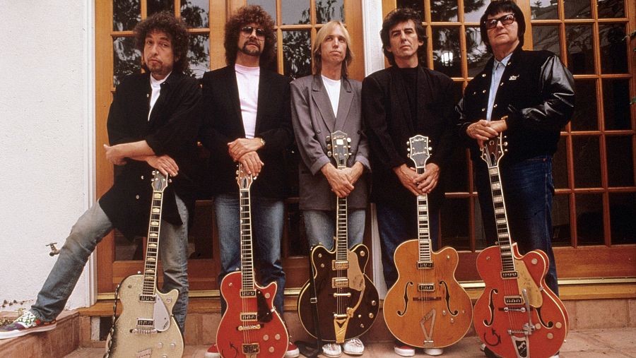 Bob Dylan, junto al resto de sus compañeros en Traveling Wilburys: Jeff Lynne, Tom Petty, George Harrison y Roy Orbison.