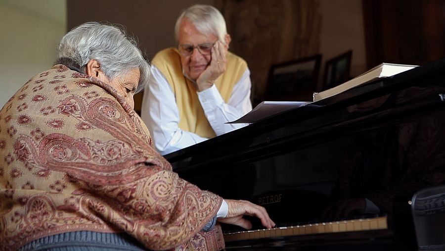 Halffter y Marita, al piano