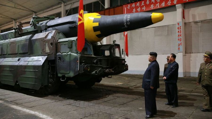 Corea del Norte declaró que fabrica armas nucleares en 2009, además de armas químicas y biológicas. Está fuera del Tratado de No Proliferación Nuclear desde 2003
