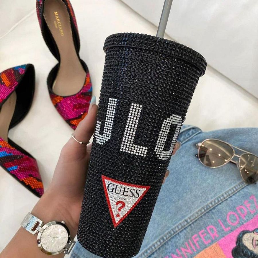 El vaso de JLo x Guess