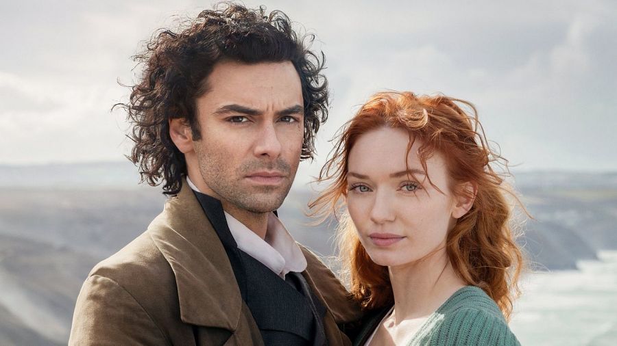 Aidan Turner junto a su compañera Eleanor Tomlinson en la serie 'Poldark'