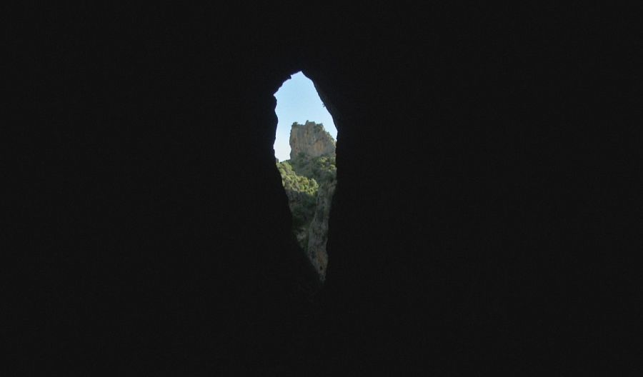  La boca de Hundidero, con sus 70 metros de altura, desde el interior