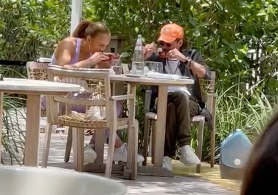 Jennifer López y Marc Anthony se ponen al día en una cafetería de Miami
