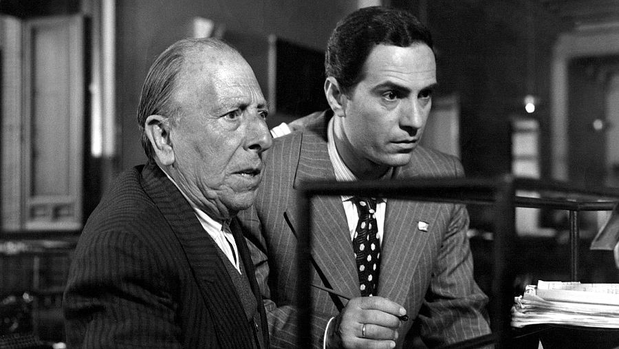 Pepe Isbert (izquierda) y Nino Manfredi en una secuencia de la película 'El Verdugo'