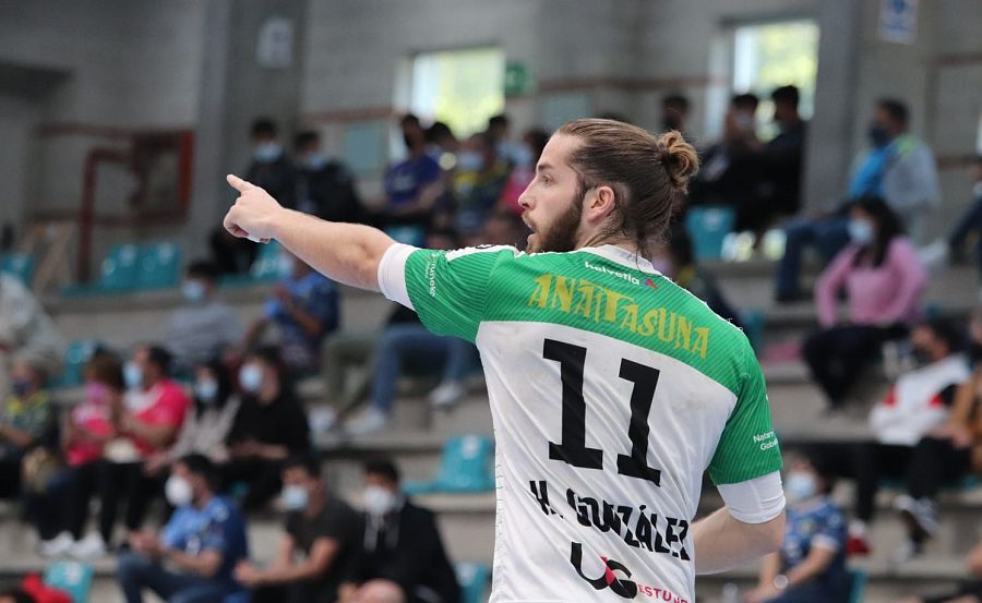 Héctor González esta temporada durante un partido con el Anaitasuna. © Pablo Gándara