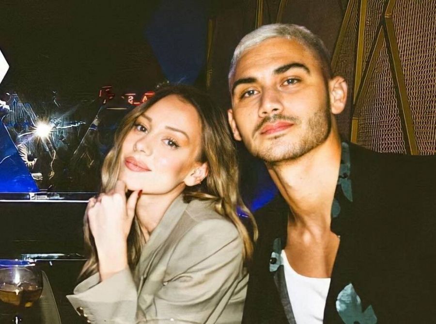 Ester Expósito y Alejandro Speitzer