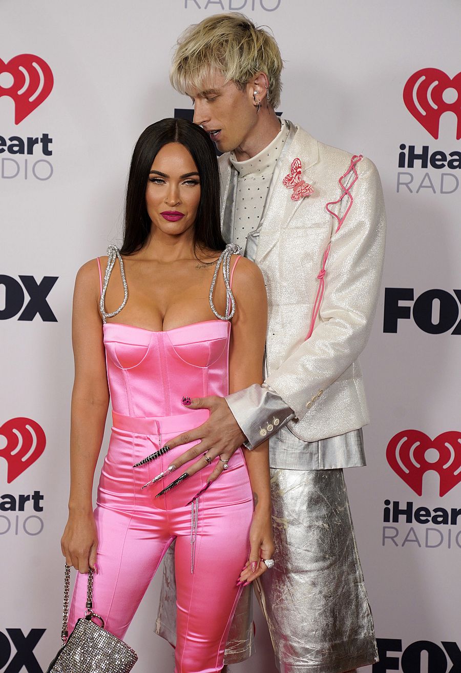 Machine Gun Kelly y Megan Fox en los iHeartRadio Music Awards