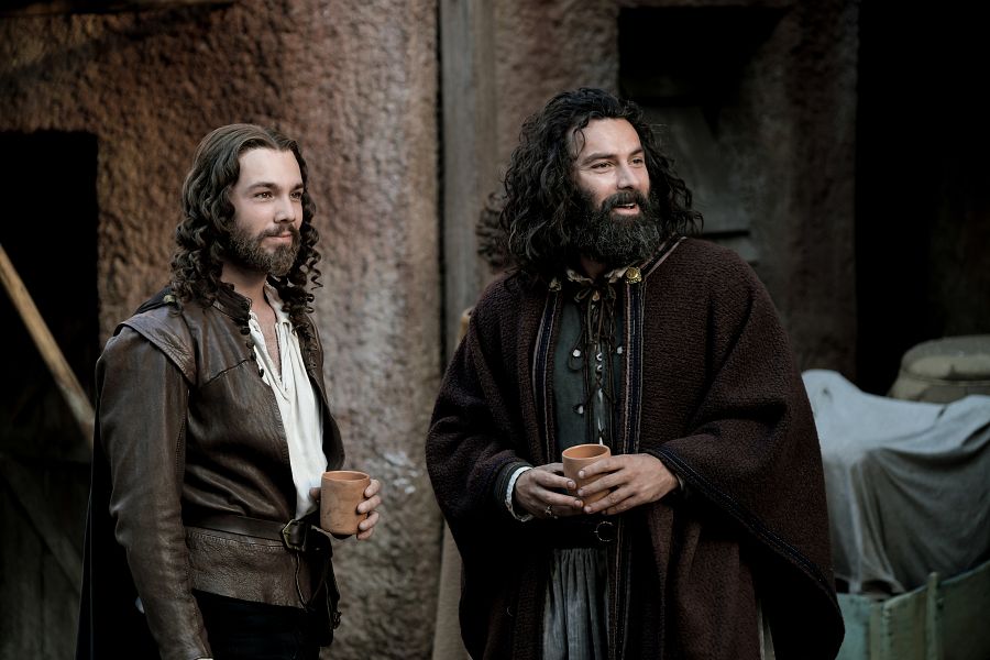 Aidan Tuner con Carlos Cuevas en la serie 'Leonardo'