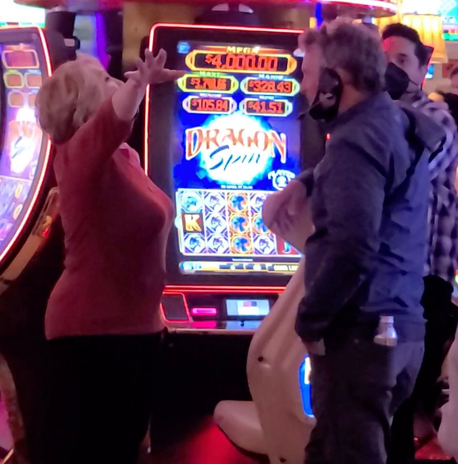 La madre de JLo en el casino