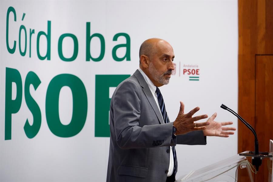 El candidato a las primarias del PSOE-A Luis Ángel Hierro