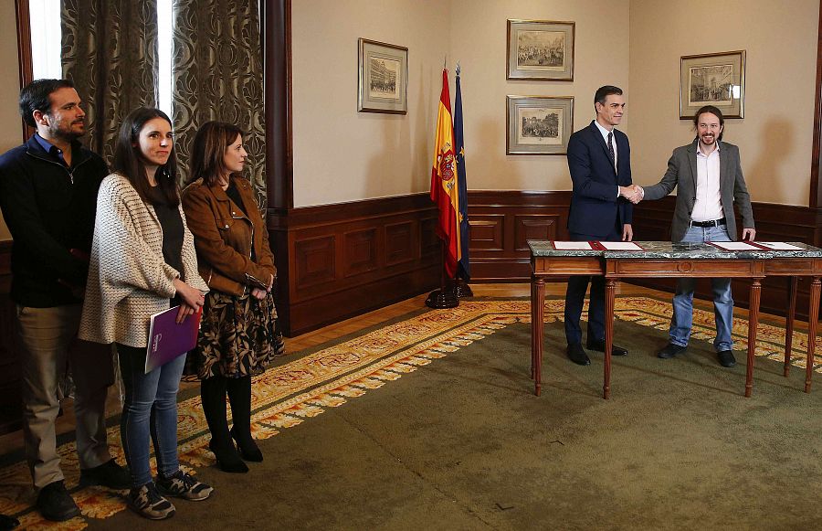 Sánchez e Iglesias firman un preacuerdo para un Gobierno de coalición 48 horas tras el 10N