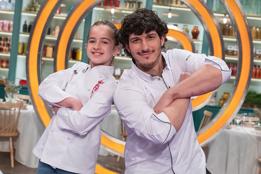 Aurora Ruiz ('MasterChef Junior 8') y el chef Carlos Hernández del Río.