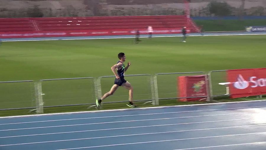   Dani Mateo, en una pista de atletismo