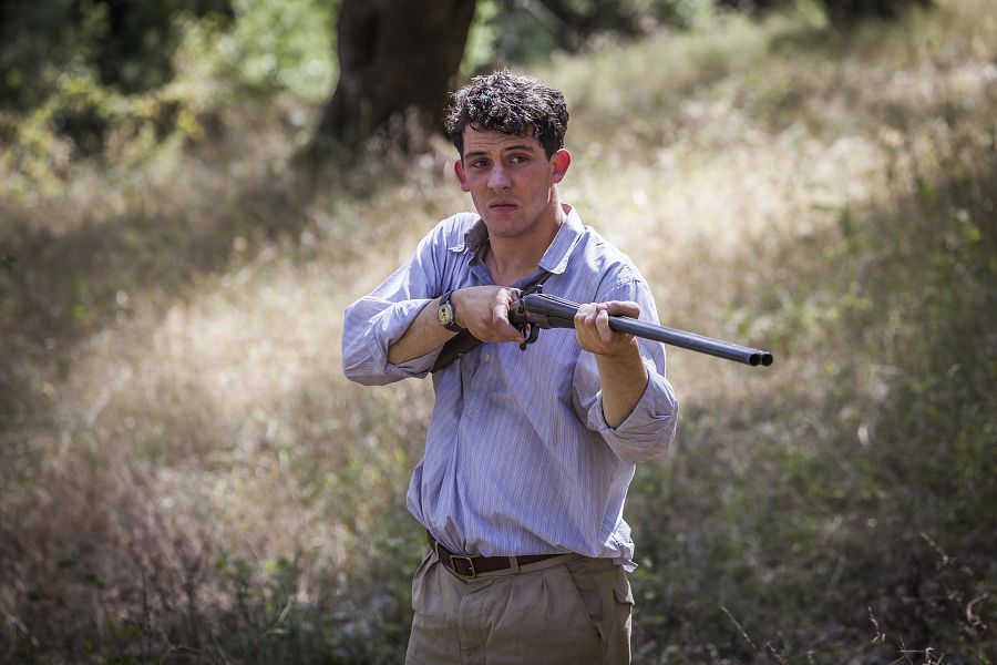 Lawrence (Josh O'Connor), personaje de 'Los Durrell'