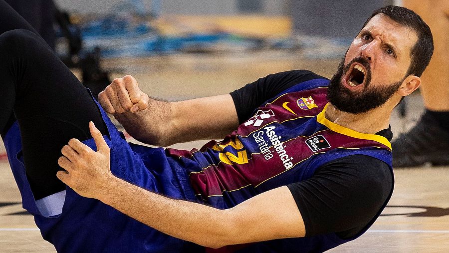 Nikola Mirotic celebra una canasta ante el Real Madrid.