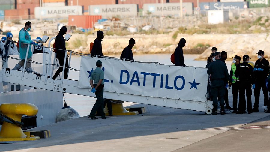 Fueron tres barcos los que llevaron a Valencia a los 629 inmigrantes rescatados frente a las costas libias por el Aquarius