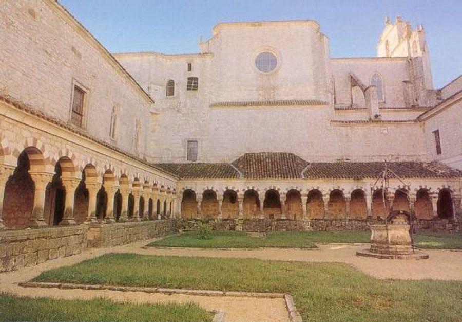 Imagen actual del Claustro reformado de san Pedro de Cardeña