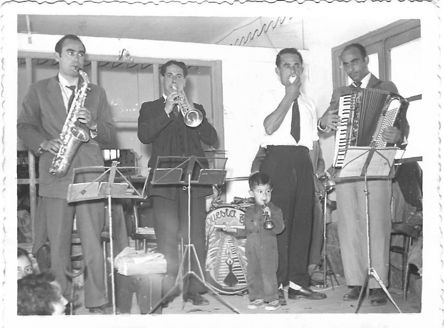 Una orquesta en el salón 'La Playa'